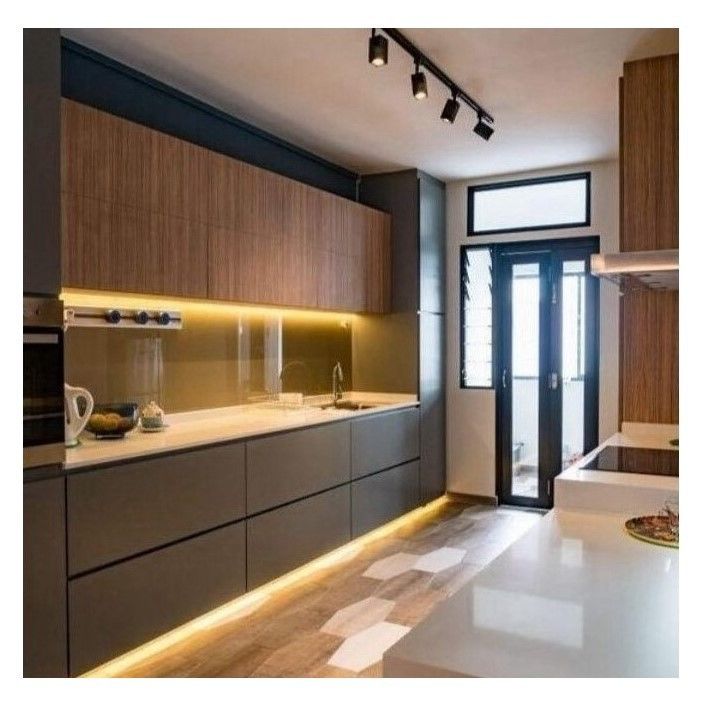 Küchenschrank für Villa/Apartment mit Top-Farbnisfarbe und langlebigem Massivholz