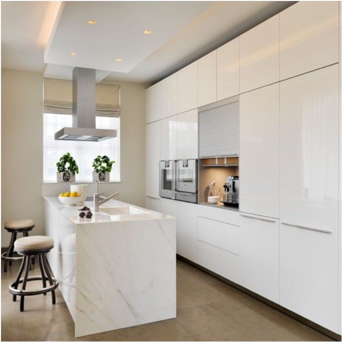 Küchenschrank für Villa/Apartment mit Top-Farbnisfarbe und langlebigem Massivholz