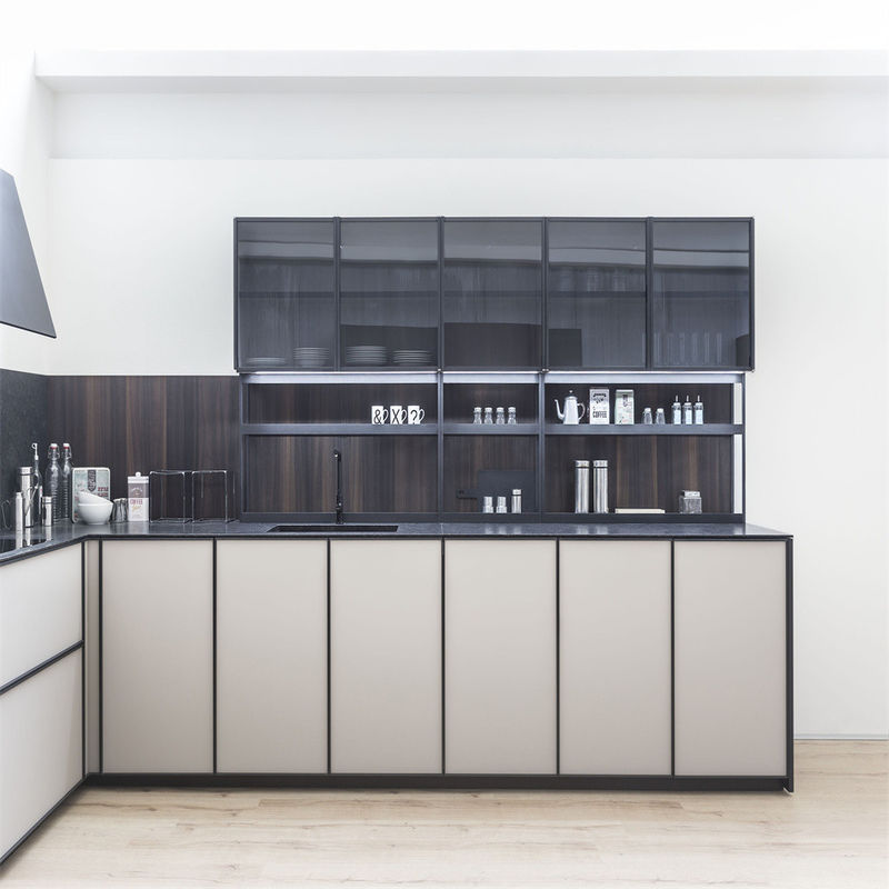 Modularer YALIG Küchenschrank im italienischen Stil mit Blum Hardware und Toe Kick Accessoires