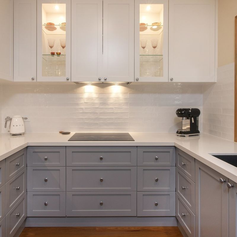 Wandschrank im europäischen Stil mit garantiertem und modernem Design
