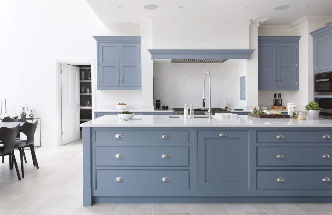 Wandschrank im europäischen Stil mit garantiertem und modernem Design