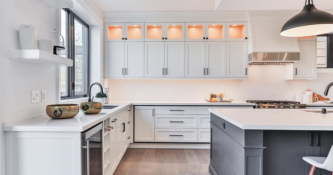 Wandschrank im europäischen Stil mit garantiertem und modernem Design