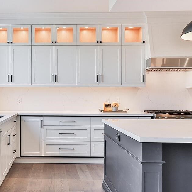 Luxuriöses High-End-Küchenschrank-Set mit feiner Verarbeitung und Holz-Shaker-Design