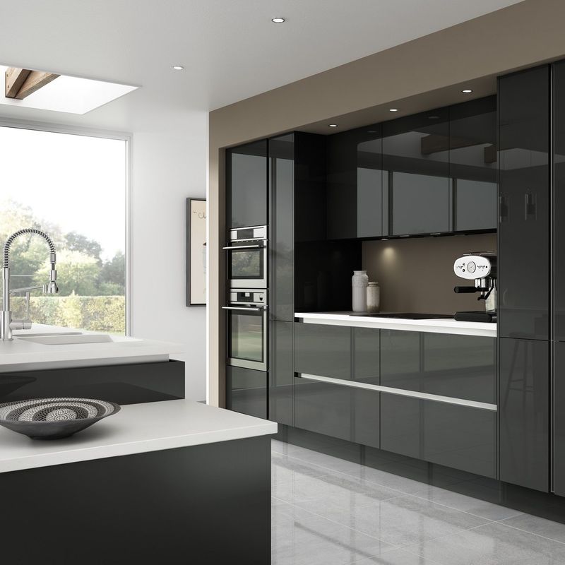 Maßgeschneiderter Glanzküchenschrank mit modernem Design und Zubehör