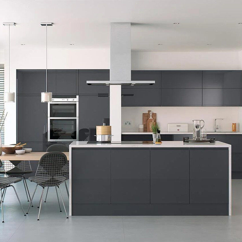 Modularer Küchenschrank mit Massivholz und Lack
