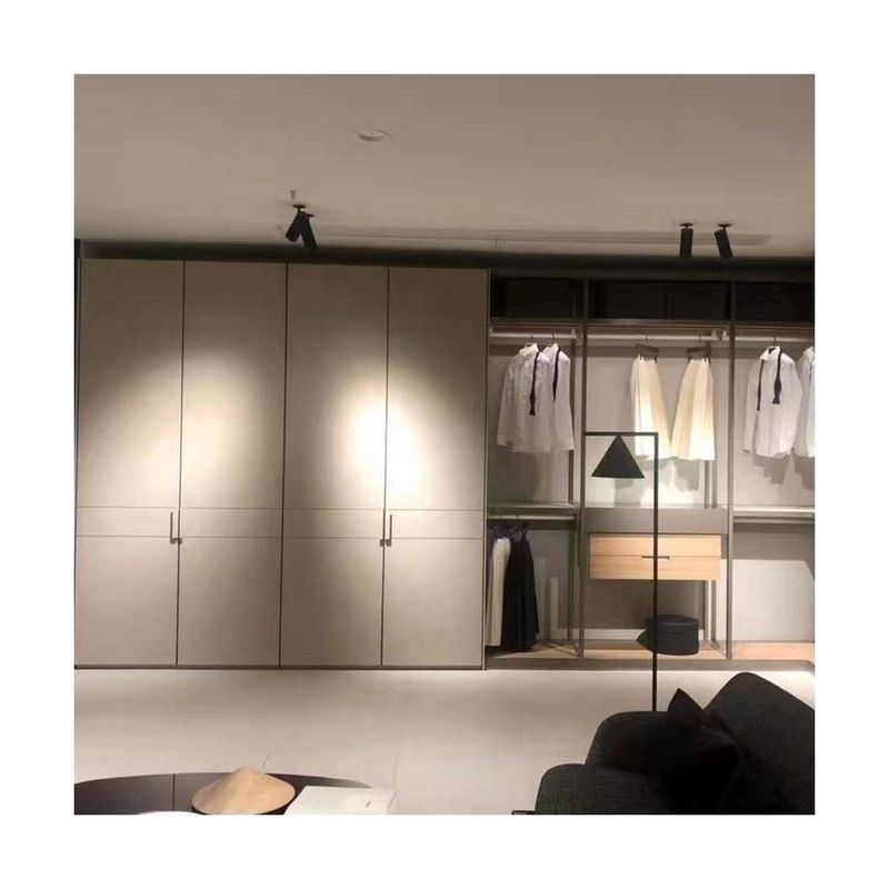 Walk-In offener Schrank mit Holz-Stil-PANEL und anpassbarem Zugstange System