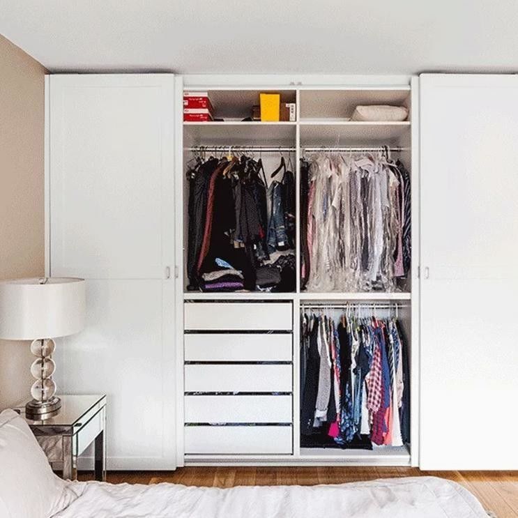 Walk-In offener Schrank mit Holz-Stil-PANEL und anpassbarem Zugstange System