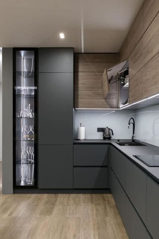Bequeme Lazy Susan Lagerung in der dunklen Speisekammer Küchenschränke mit Blum Hardware