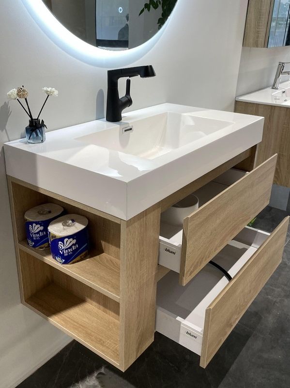 Badezimmer Vanity PVC/Lack Tür Veredelung Moderne Holz Fußboden Stehen Kleines Einzelwaschbecken