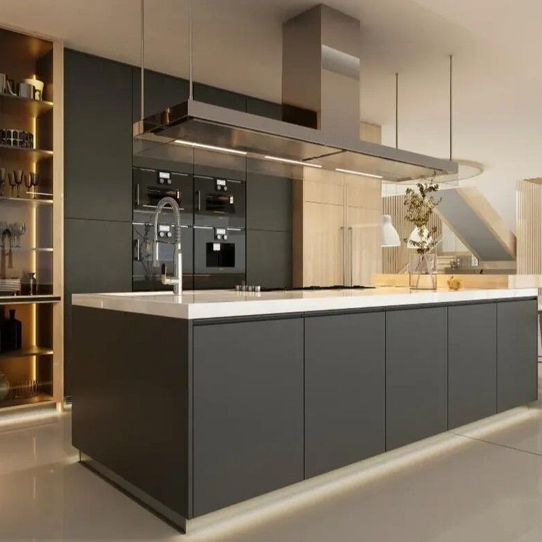 Blum Hardware Kücheninsel Speisekammer Schrank mit Massivholztüren in schwarzem Design
