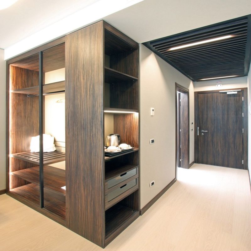 Klappbare Paneele Holz Moderne Schlafzimmer Schrank Schrank Design für High-End Custom Hotel