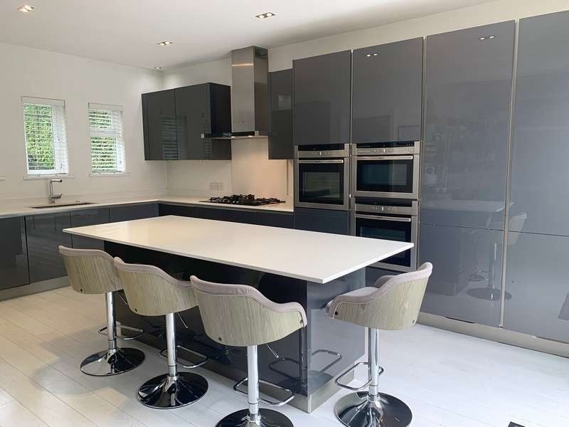 Hausküche Glanzküchenschrank mit HDF-Türmaterial und modernem Design