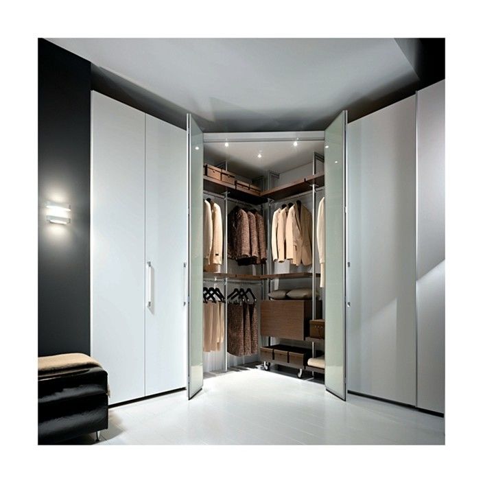 Maßgeschneiderte Wanderschrank Minimalistische Holzlagerlösung für Schlafzimmermöbel