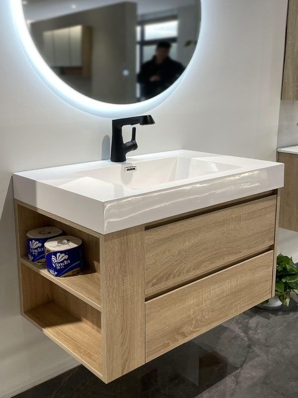 Hotel-Badezimmermöbel Maßgeschneiderte Größe Wasserdichtes Vanity Fußboden montiert und platzsparend