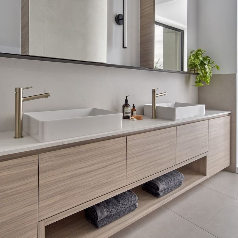 Massivholz Marmor Top Schmaler Badezimmer Schrank mit LED-Spiegel und anpassbare Optionen