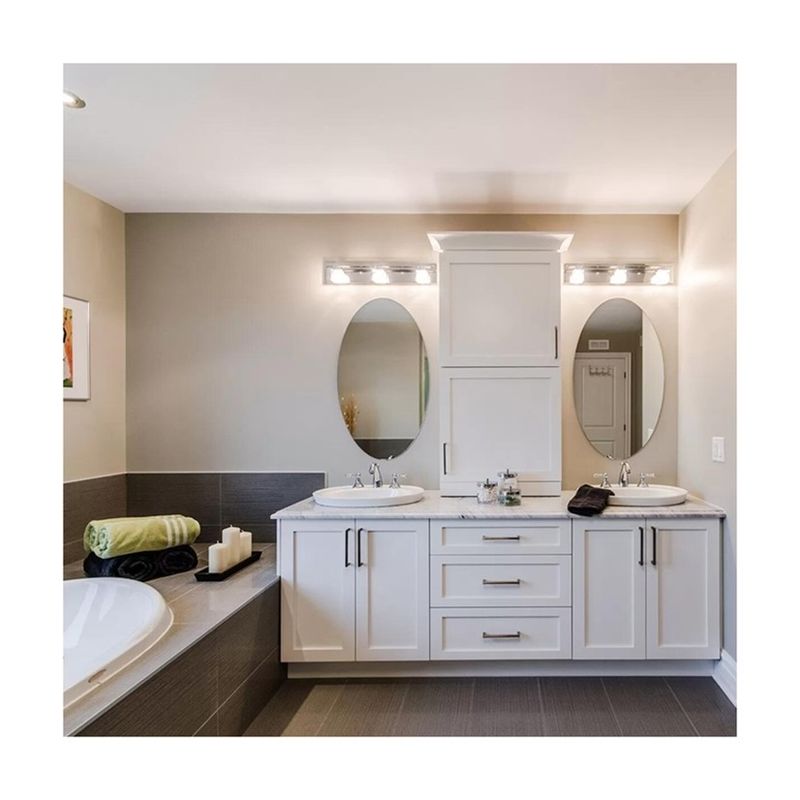 Individuelle Designs 42 Zoll White Shaker Badezimmer Vanity LED Spiegel und Schrank Combo