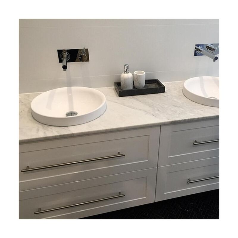 Individuelle Designs 42 Zoll White Shaker Badezimmer Vanity LED Spiegel und Schrank Combo