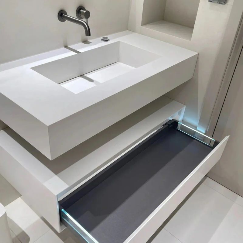 Schwimmer Make-up Spiegel Metallrahmen Vanity Badezimmer Schrank Set mit grifffreiem Design