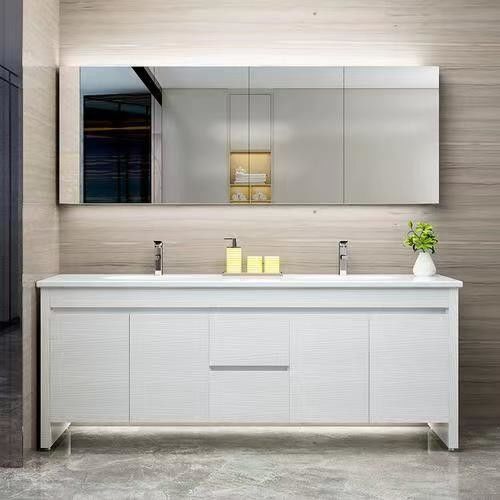 Moderne Badezimmer Vanity mit Spiegelschrank und Smart Sensor Light