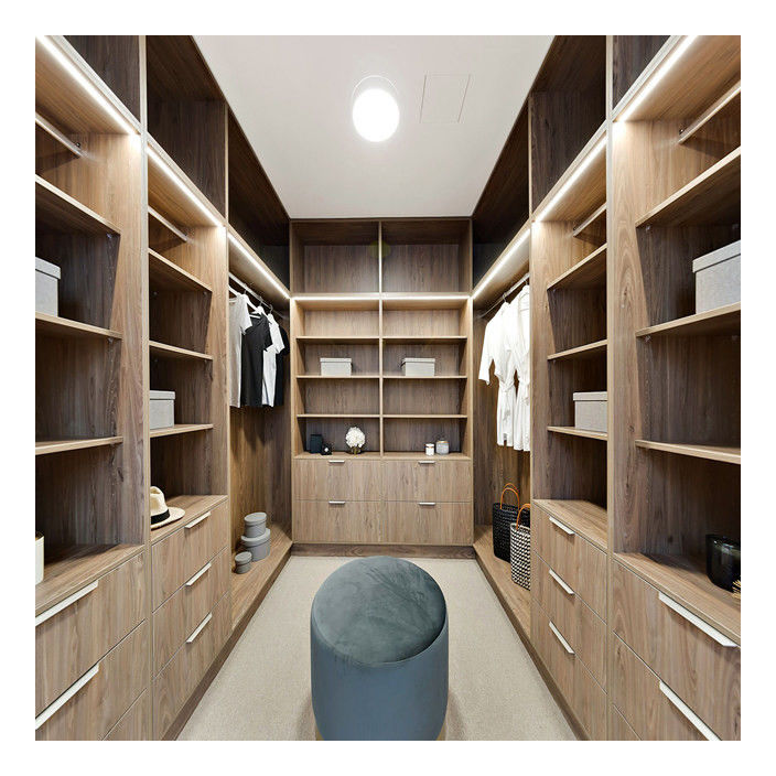 Holzkornfarbe Walk-In Schrank für Zeichnungen des Kunden und Multi-Storage Bedürfnisse