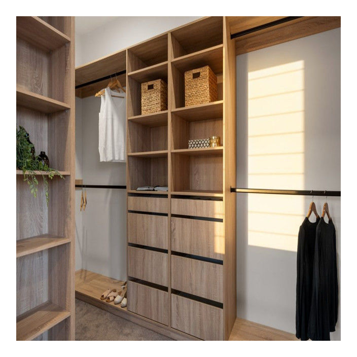 Holzkornfarbe Walk-In Schrank für Zeichnungen des Kunden und Multi-Storage Bedürfnisse
