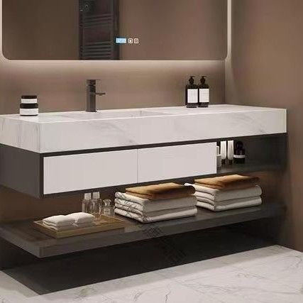 Moderner Stil Wandmontiertes Bad Vanity Set mit Spiegel Marmoroberfläche und Wasserhahn enthalten