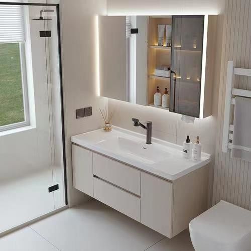 Wandmontiertes Badezimmer mit PVC-Türplatte und waschdichtem Waschbecken