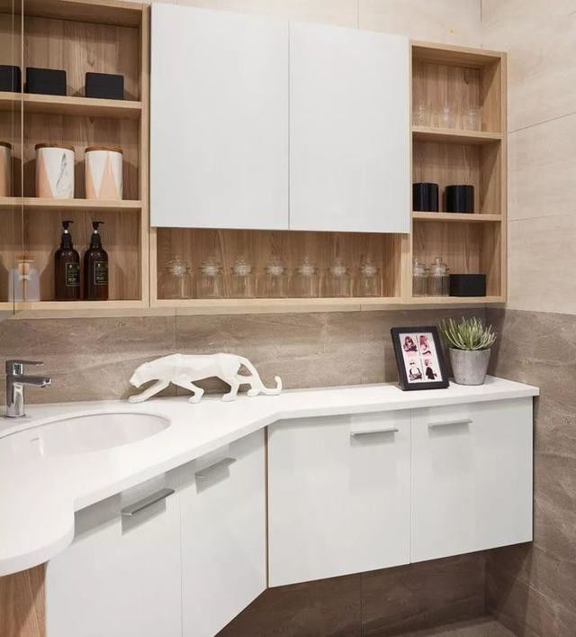 Chinesisches Holz Dreieck Badezimmer Spiegel Schrank für schlanke Aufbewahrung in Wall Mount Vanity