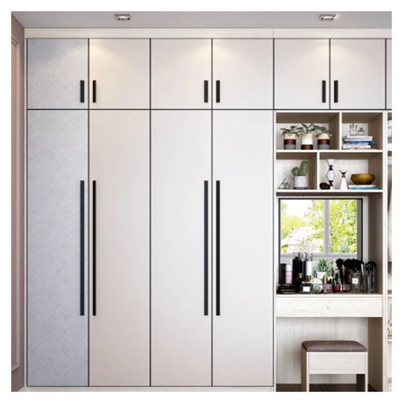 Einfach zu entwerfen Kleider-Hängendesign DIY Designer Schrank für Kleidung in einer modernen Villa