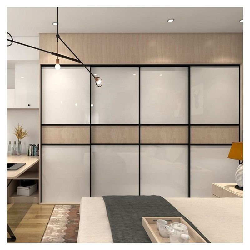 Einfach zu entwerfen Kleider-Hängendesign DIY Designer Schrank für Kleidung in einer modernen Villa