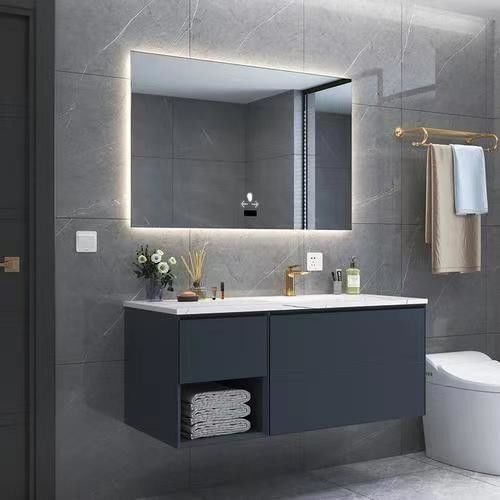 Kleine Badezimmer-Design-Ideen mit Wandmontage-Installationsart und Becken enthalten