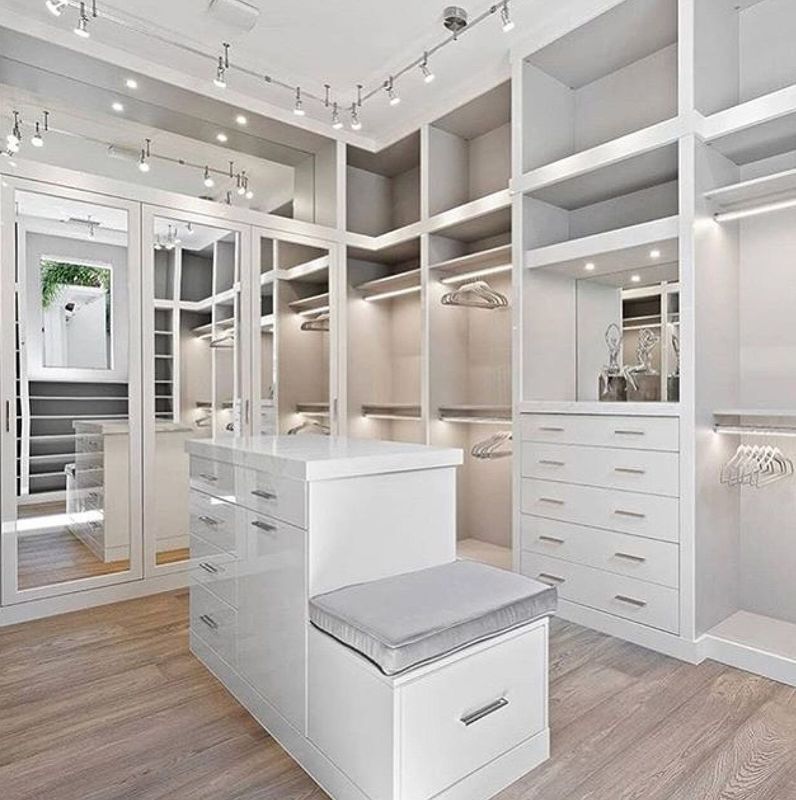 Moderne MR HDF Board Island Garderobe für High-End-Design und Funktionalität angepasst