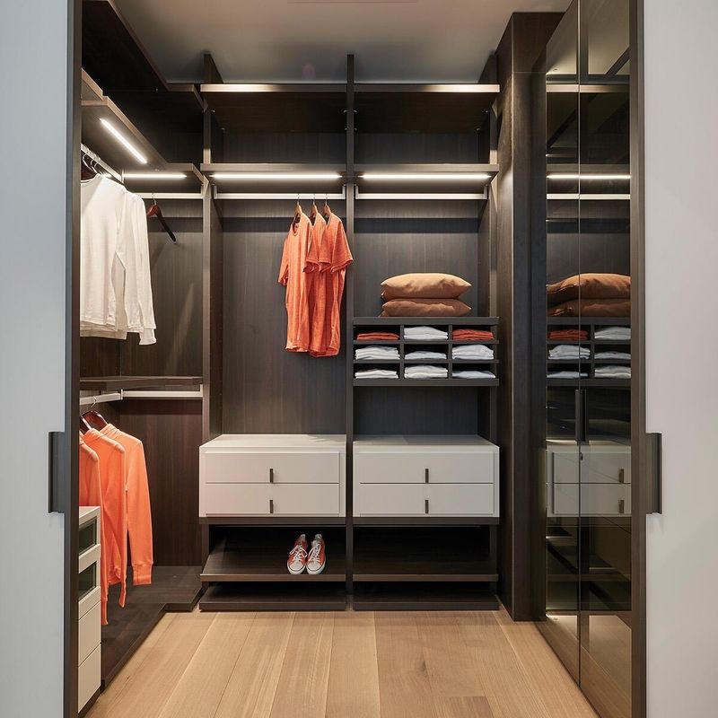 Moderner Design Stil Luxus Grau U-Form MDF Wandern im Schrank Schränke KEINE Falten
