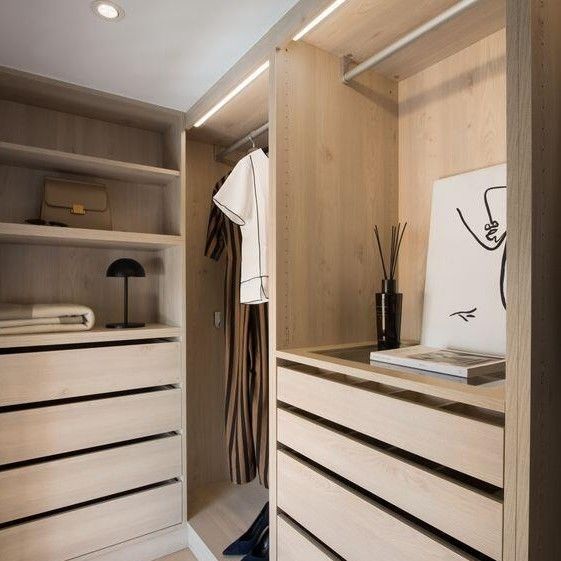 Naturholz-Getreide Großes offenes Tuch Walk in Closet Garderobe mit modernem Stil