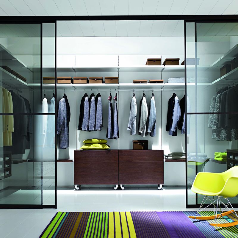 Organisieren Sie Ihr Schlafzimmer mit einem modernen Holzschrank