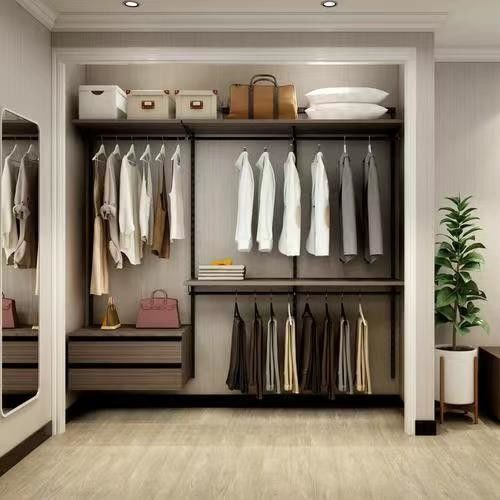 Großer Holzweg im eingebauten Schrank für moderne Wohnung 2D / 3D und High-End-Design